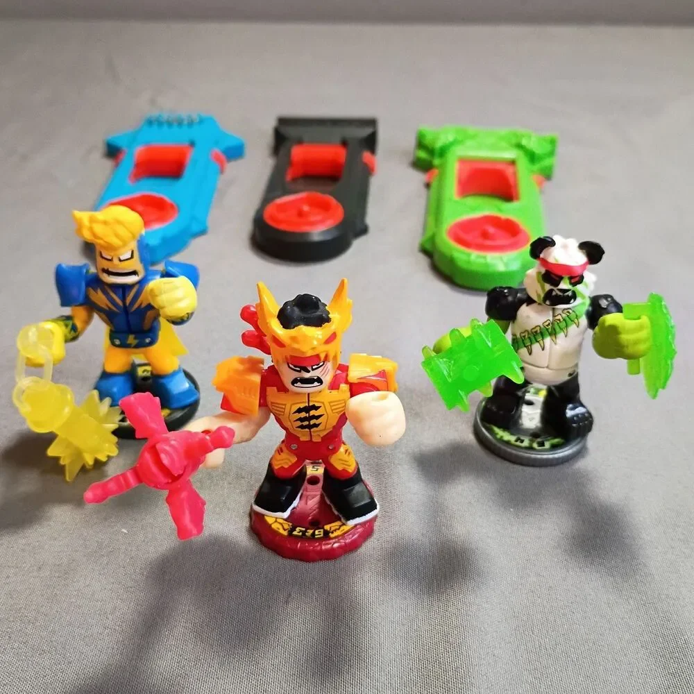 Akedo Warriors Lot 3 Figures w/ 3 Battle Controllers